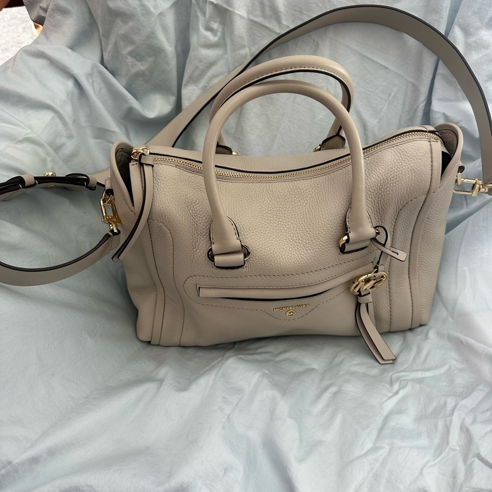 Elegant Cream Handbag